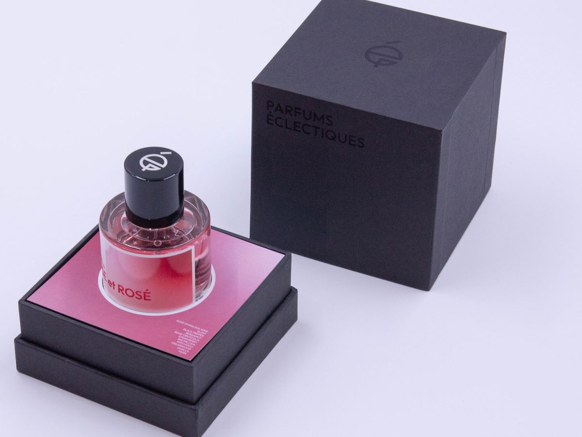 Rose et Rosé bottle seated in its open black rigid box
